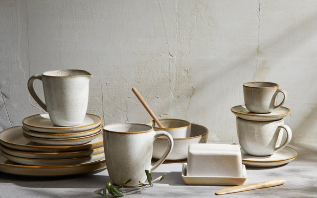 <h2>Tableware for an atmospheric table</h2>