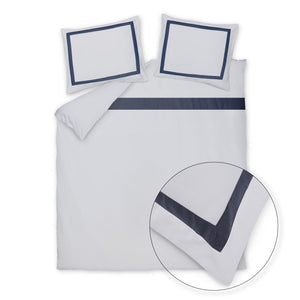 Vandyck Purity Allura wit dekbedovertrek met donkerblauwe baan (PUD26202)