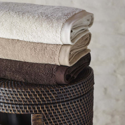 Aquanova London handdoeken Jasmin, Almond en Pecan - Cino wasmand - www.bath-living.com