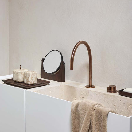 Aquanova Ebony en Blake badkamer accessoires - London handdoek Golden - www.bath-living.com