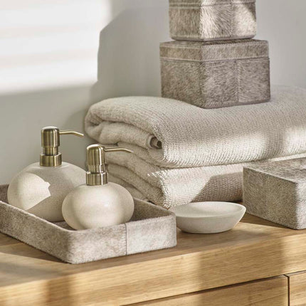 Aquanova Ugo zeep accessoires - Athena handdoeken - Java organizers - www.bath-living.com