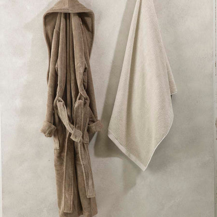 Aquanova London badjas Bronze - Athena handdoek Desert - Blake handdoekhaak Desert - www.bath-living.com