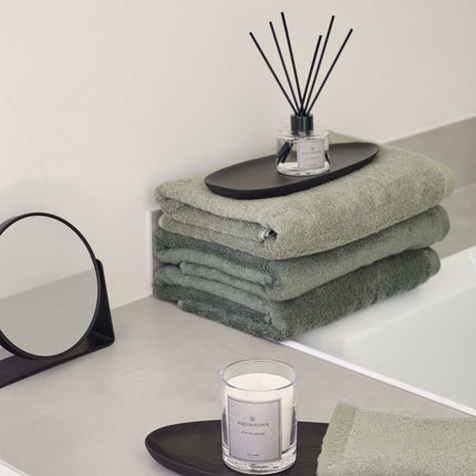 Aquanova London handdoeken Thyme & Forest - Paris geurstokjes en kaars - Cole tray - Forte cosmeticaspiegel - www.bath-living.com