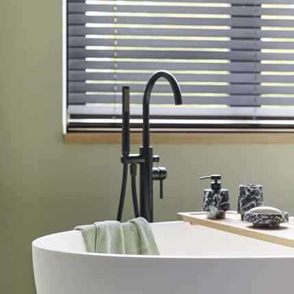 Aquanova Orion accessoires Black - Mink badplank - London handdoek - www.bath-living.com