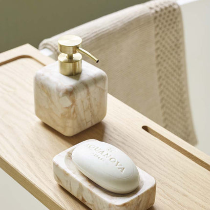 Aquanova Blake accessoires kleur Desert - Mink badplank - Yuna badmat - www.bath-living.com