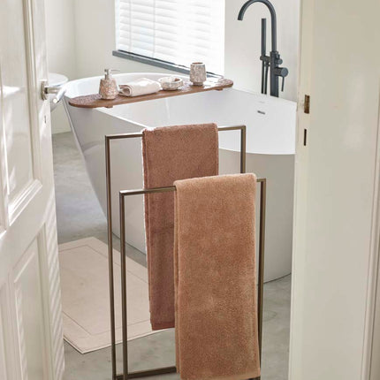 Aquanova Yuri handdoekrek - London handdoeken en badmat - Orion accessoires - Ostra badplank - www.bath-living.com