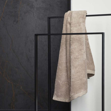 Aquanova Yur handdoekrek met London handdoek - www.bath-living.com