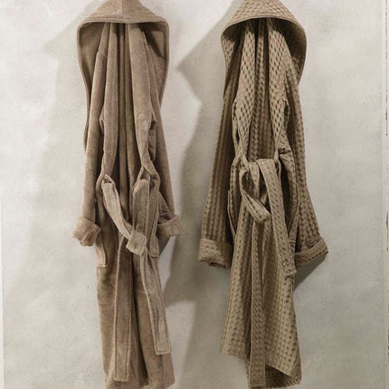Aquanova badjas London en Viggo - kleur Bronze - Blake handdoekhaak Desert - www.bath-living.com