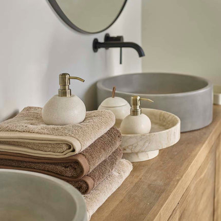 Aquanova Athena handdoeken - Ugo accessoires - Blake schaal op voet - www.bath-living.com