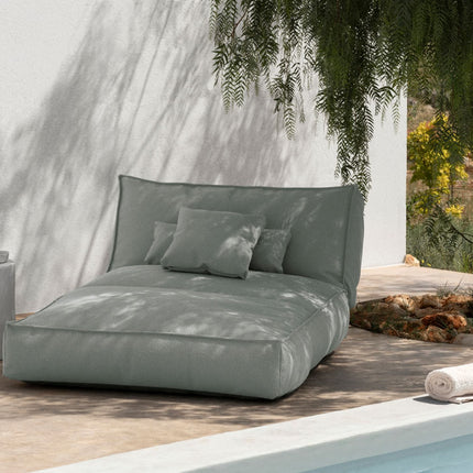 Blomus Stay daybed en kussens - Lito led lantaarn - Toru bijzettafel - www.bath-living.com