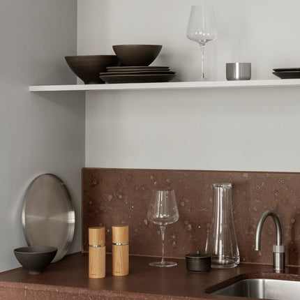 Blomus Belo karaf en wijnglazen - Pepe zout en peper - Peasy dienblad - www.bath-living.com