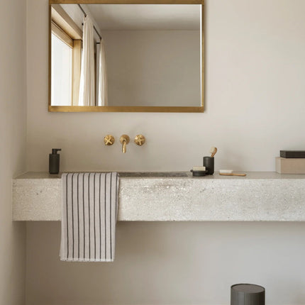 Blomus Kua accessoires kleur Magnet - Sahla sieradendoos kleur Pewter en Nomad - www.bath-living.com