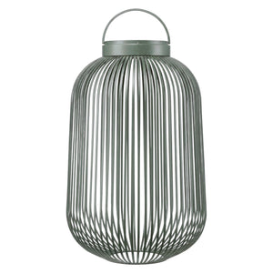 Grote groene lantaarn met oplaadbare led lamp van Blomus Lito met moderne uitstraling en verticale lijnen