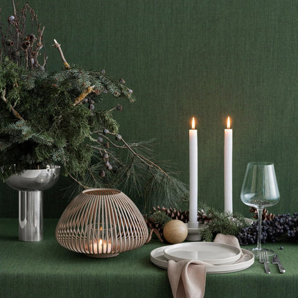 Blomus Lyva en Vela kaarshouder - Miyabi vaas - Pilar borden - Belo wijnglas - www.bath-living.com