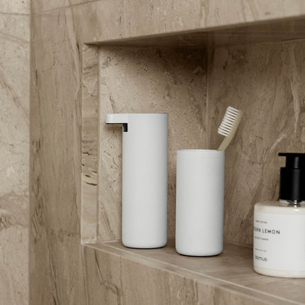 Blomus Modo Rof White - zeepdispenser en beker - www.bath-living.com