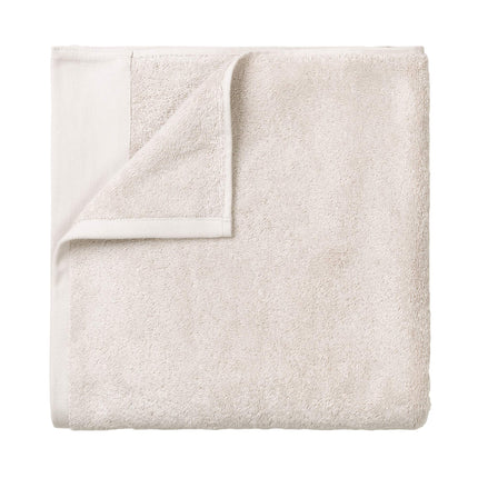 Blomus RIVA badlaken / strandlaken (69249) - kleur Moonbeam  - www.bath-living.com