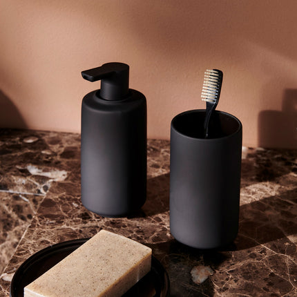 Blomus Saya Black zeepdispenser beker zeepbakje - www.bath-living.com