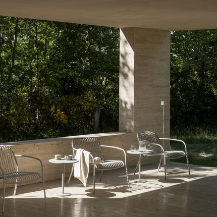 Blomus Yua Wire loungestoel Silk Gray - Stay bijzettafel Silk Gray - Farol vloerlamp - www.bath-living.com