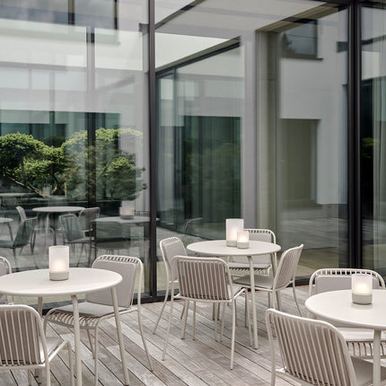 Blomus Yua bistrosets in Silk Grey - tuinmeubelen van lichtgrijs gegalvaniseerd staal