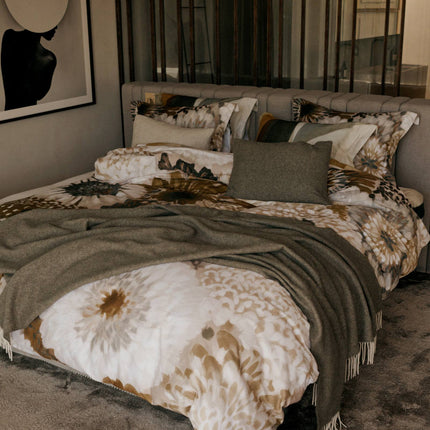 Vandyck Hallow en Greenmotion dekbedovertrek - Home Serina sprei Thyme en kussensloop Stone - www.bath-living.com