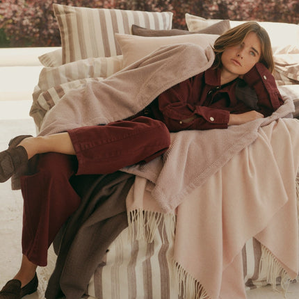 Vandyck badjas en dekbedovertrek met Home Serina sprei / plaid Blossom - www.bath-living.com