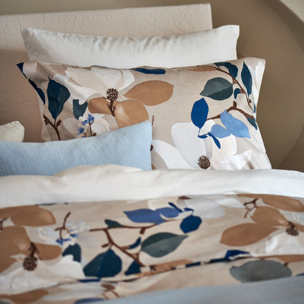 Vandyck dekbedovertrekken Loma en Cotton Breeze in White - sprei Pure 68 Powder Blue - www.bath-living.com