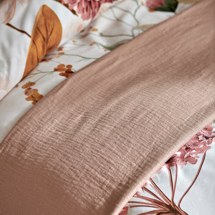 Vandyck Lunaria dekbedovertrek - Pure 68 sprei in Blush - www.bath-living.com