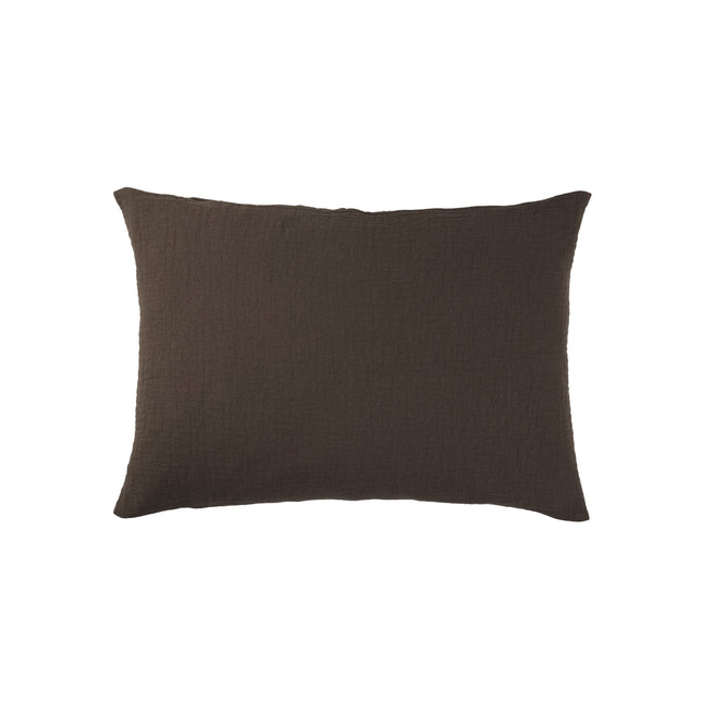 Vandyck Pure 68 Dark Truffle kussensloop 40x55 met vintage look door gewassen katoen in donkerbruine kleur