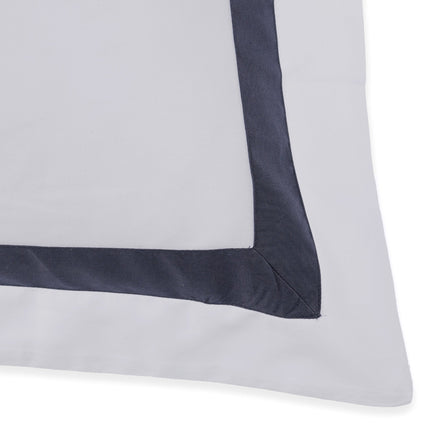 Vandyck Purity Allura overtrekset Blue Ink - witte kussensloop met donkerblauwe border (PUD26202)