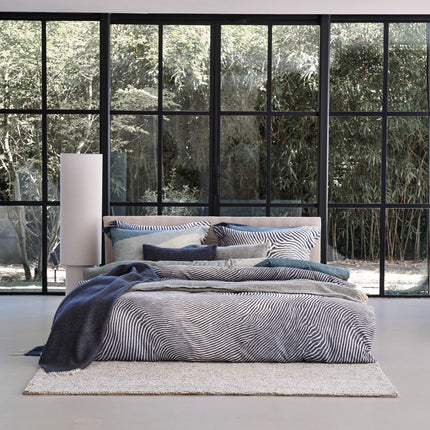 Vandyck Stumble dekbedovertrek met zebraprint in donkerblauw - donkerblauwe Home Bellavita sprei en kussensloop van wol