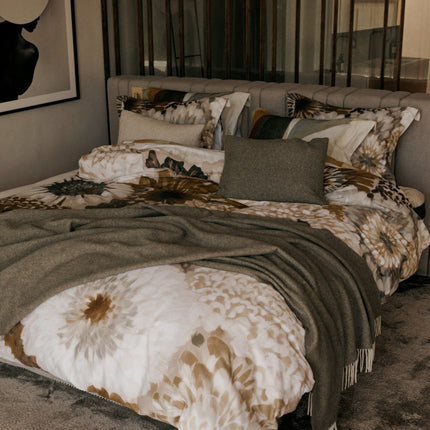 Vandyck Hallow en Greenmotion dekbedovertrek - Home Serina sprei Thyme en kussensloop Stone - www.bath-living.com