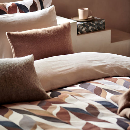 Vandyck dekbedovertrekken Herring Multi en Pure 84 Cream Tan - kussenslopen Home Bellavita Soft Tan en Sand - www.bath-living.com