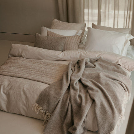 Vandyck Purity dekbedovertrekken Alba Allura Linora - Home Bellavita sprei en sloop Sand - Pure 64 sprei en sloop Cream Tan - www.bath-living.com