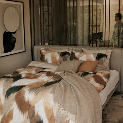 Vandyck dekbedovertrekken Weave en Pure 07 - Home Bellavita sprei in Sand en sloop in Soft Tan - www.bath-living.com