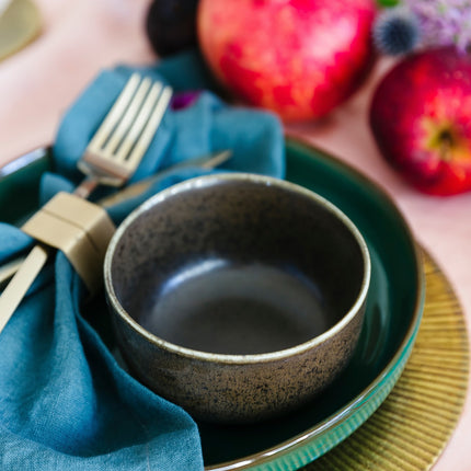 Studio Urban Head and Dish - Ebony