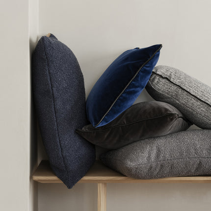 Mitternacht mit Boucle Cushion Midnight Blue 50 x 50 cm